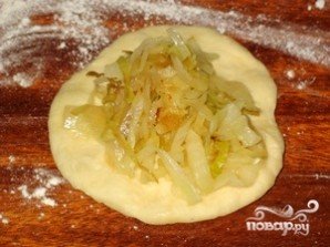 Пирожки с капустой в духовке - фото шаг 9