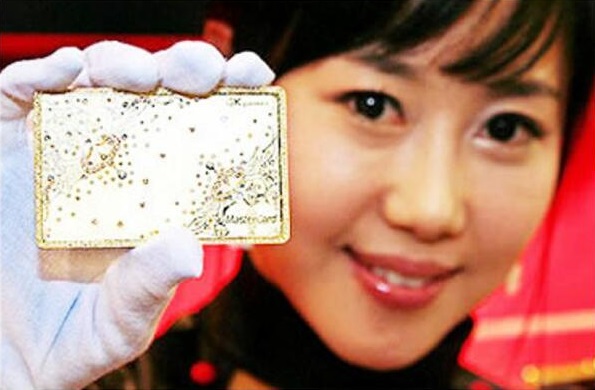 Самая дорогая в мире кредитка была представлена в Париже на выставке Cartes & IDentification в 2007 г.