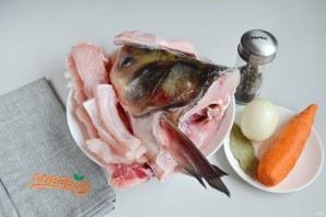 Рыбный суп с солеными огурцами - фото шаг 1