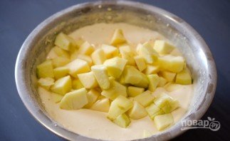 Простой рецепт шарлотки с яблоками - фото шаг 3