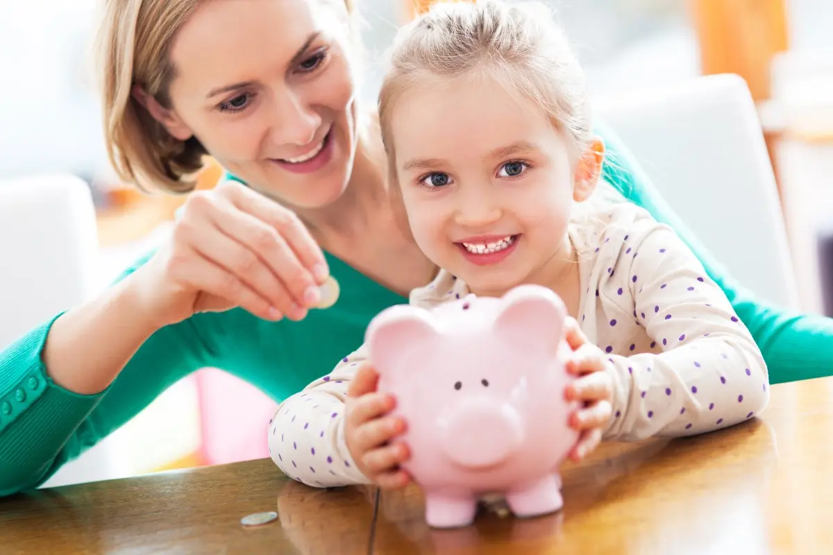 Детский бюджет: нужны ли ребенку карманные деньги?